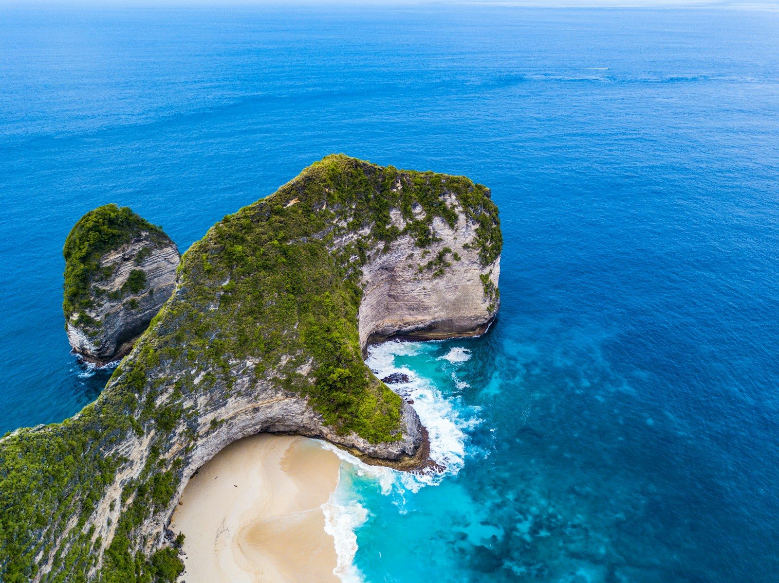 Kelingking Beach and its T-Rex cliff, Nusa Penida